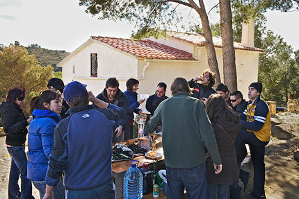 Crowding the calçot tray